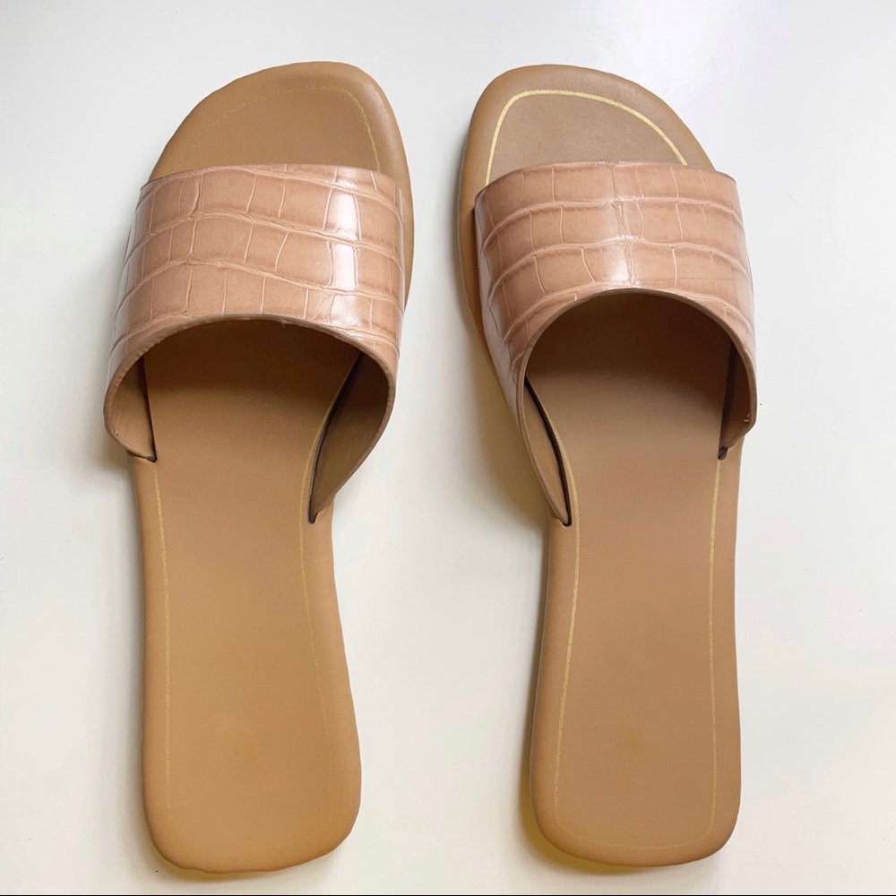 NEW Chrissy Sandal- in Nude - Picture 3 of 6